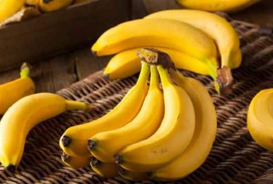 Simple DIY banana hair masks recipes for dry and uninteresting hair