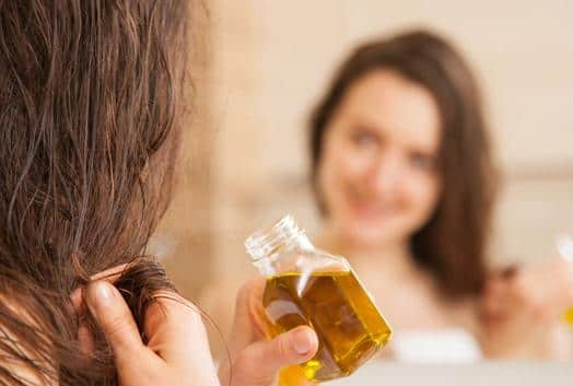 Fantasy busted: Leaving hair oil in a single day doesn’t assist in hair progress