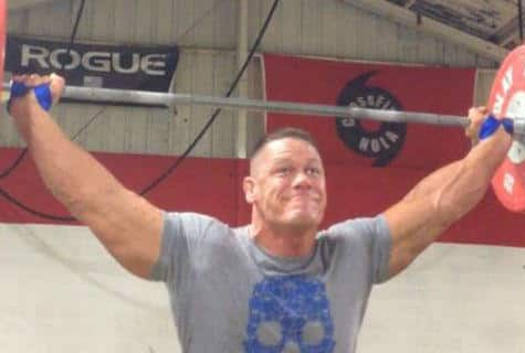 Jaw dropping – John Cena squatting 600 kilos!