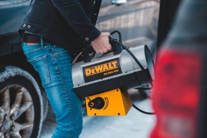 DeWalt DCD999 Hammer Drill: High-Performance Features for Demanding Users